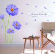 小户型客厅墙布上有菊花图案效果欣赏