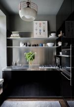厨房黑色橱柜不锈钢台面效果图