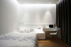 简单小卧室白色墙面装修效果图片