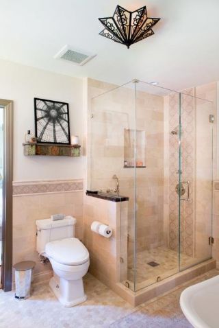 2023单身汉公寓卫生间淋浴房装修图