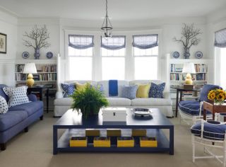 2023客厅蓝色折叠窗帘装饰图片