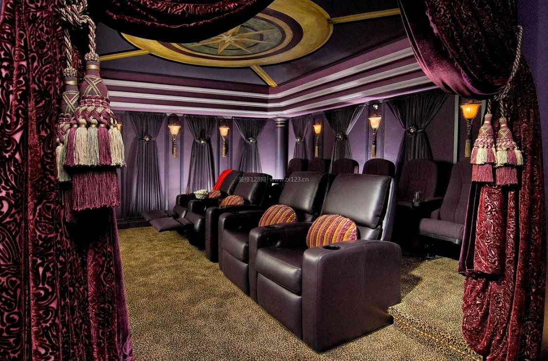 2023家庭影院紫色窗帘家装设计