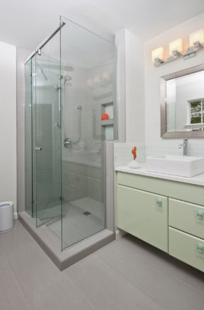 2023小户型家装设计浴室玻璃门效果图