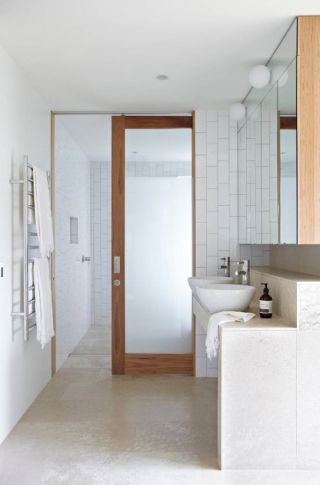 2023小户型家装室内浴室玻璃门效果图