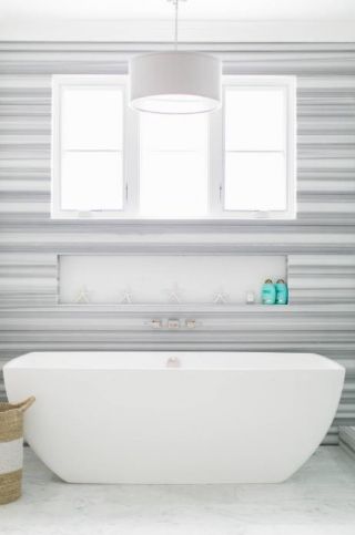 2023现代风格卫浴白色浴缸装修效果图