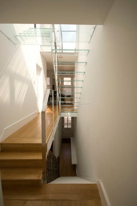 2023木制现代室内阁楼楼梯效果图