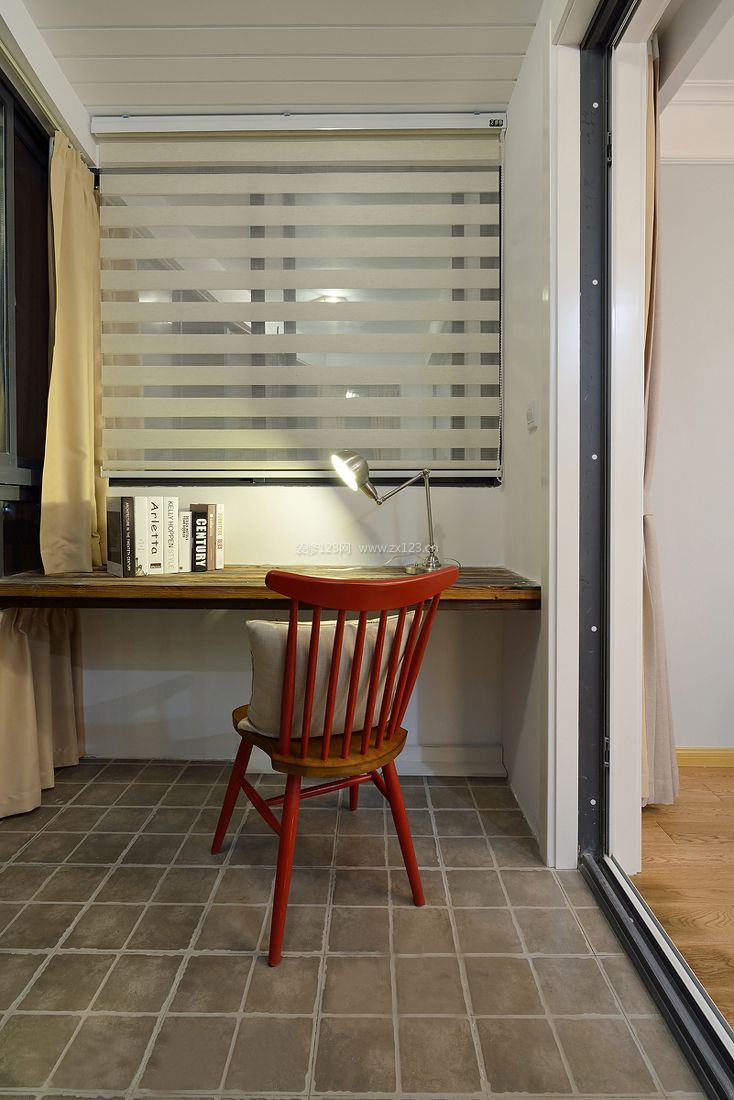 简美式风格阳台书桌装修效果图