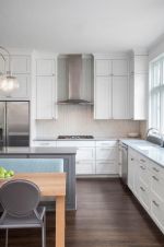 清新明亮简洁厨房装修图案例2023