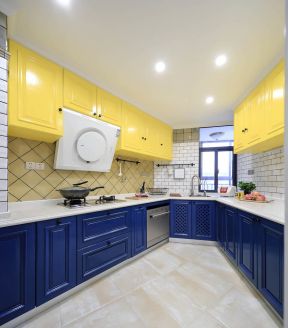 美式风格厨房橱柜颜色搭配装修效果图