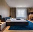 房内蓝色地毯装饰设计图片