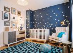 儿童房蓝色背景墙壁纸装饰效果图