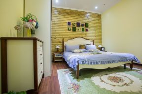 北美风情风格卧室床头木质装修