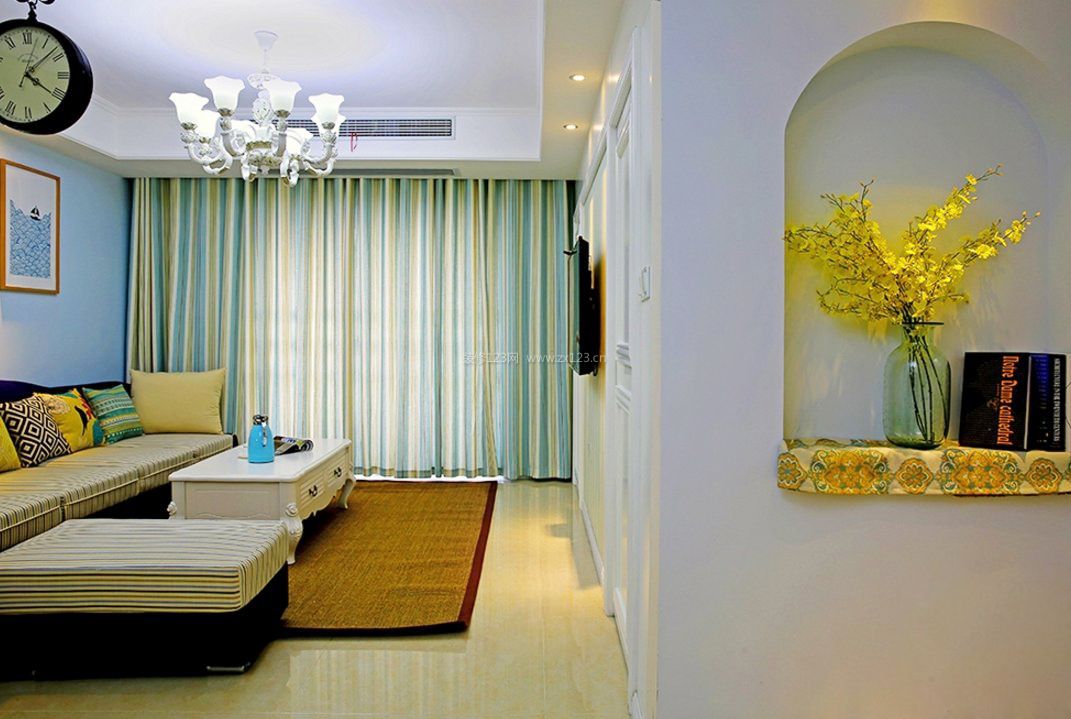地中海房屋客厅条纹窗帘设计