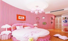 大卧室粉红色条纹壁纸装修图