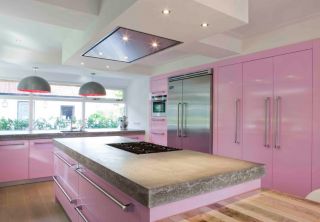 厨房橱柜粉红色整体装修图