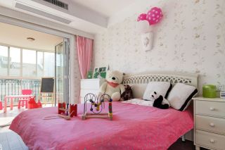 粉红色卧室床品布置装修图