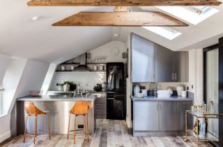 2023精致小户型开放式厨房木地板