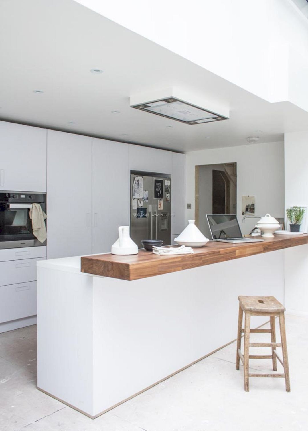 2021现代家装一字型小厨房装修效果图