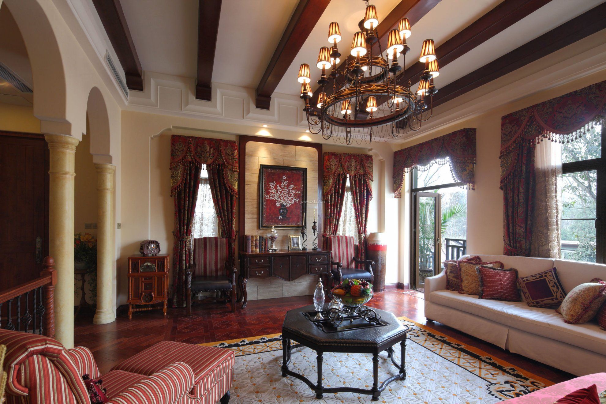 东南亚风格古典客厅吊顶图片