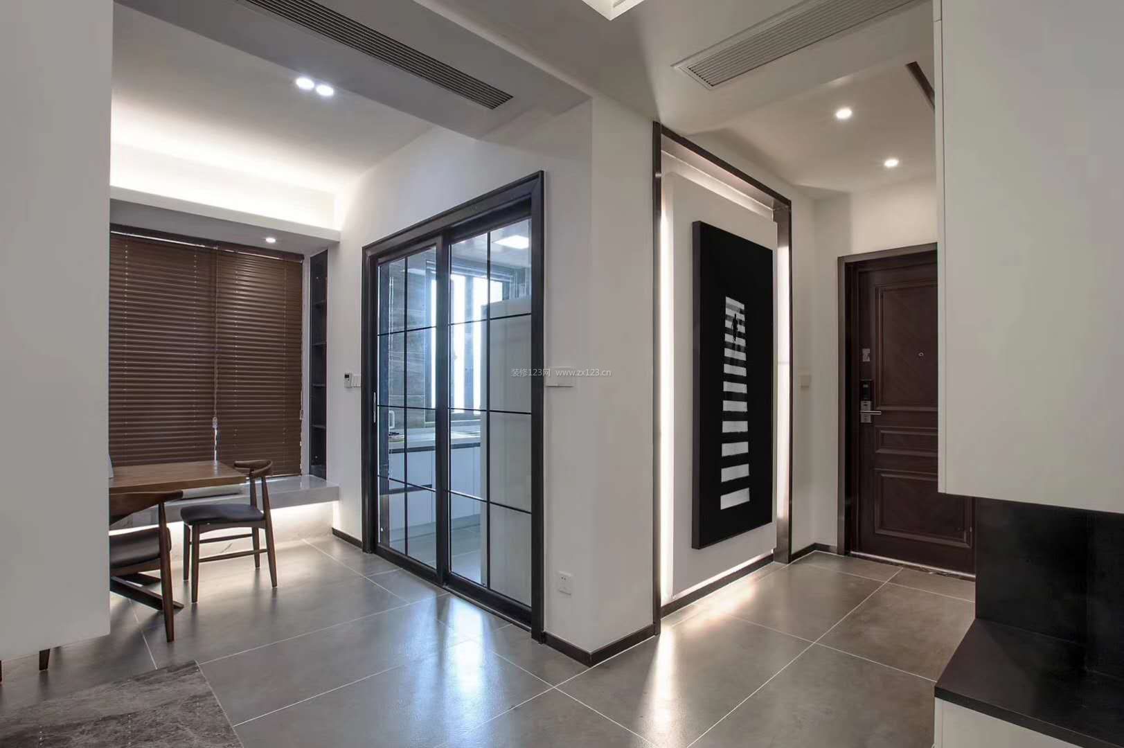 2018现代三室两厅厨房玻璃推拉门装修图片
