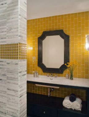 浴室马赛克黄色搭配设计效果图