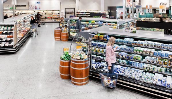 超市零食店货架装修设计效果图