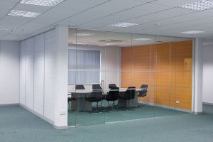 比较关于办公室装修设计，隔音板的使用以及其作用