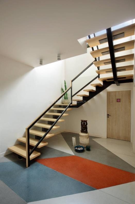 2018现代木结构楼梯设计