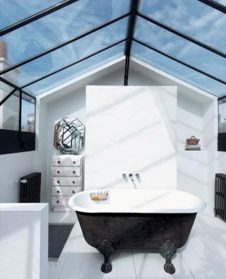 北欧风格浴室玻璃房顶图片