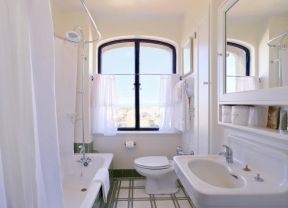 小浴室短窗帘白色效果图
