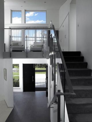 现代别墅楼梯间黑色地毯贴图欣赏