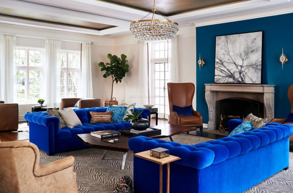 2023客厅蓝色沙发摆放效果图