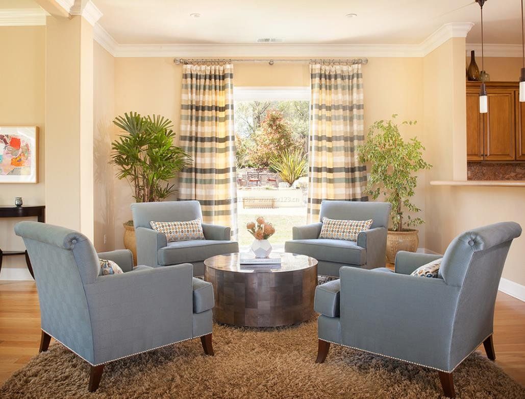 2018客厅蓝色沙发装饰效果图片