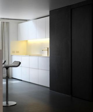 黑白色调厨房橱柜家装效果图