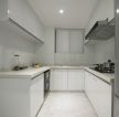 精装公寓白色U型厨房图片