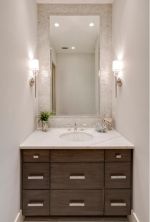 超小户型卫生间洗手台镜前灯设计图片