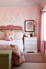 2023粉色温馨窗帘卧室图片