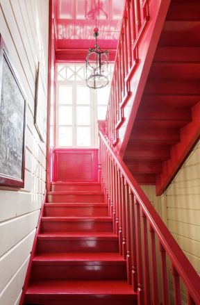 2023直行红色楼梯图片