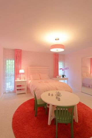 2023粉色窗帘女生卧室图片