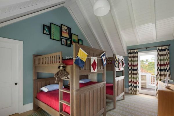卧室木制双层床图片
