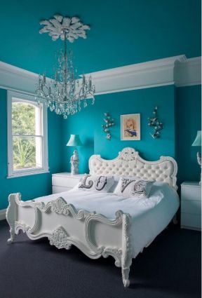 白色家具欧式床的造型图片