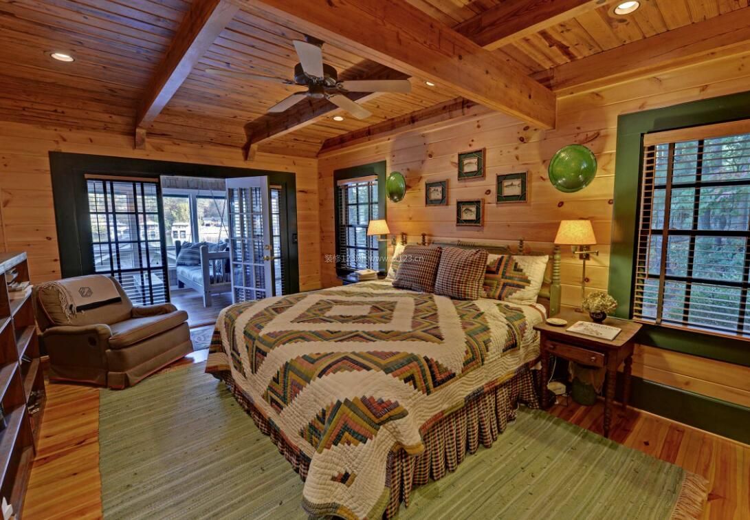 北美木屋卧室吊顶设计图片