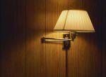 卧室壁灯一般安在哪里，如何选购壁灯？