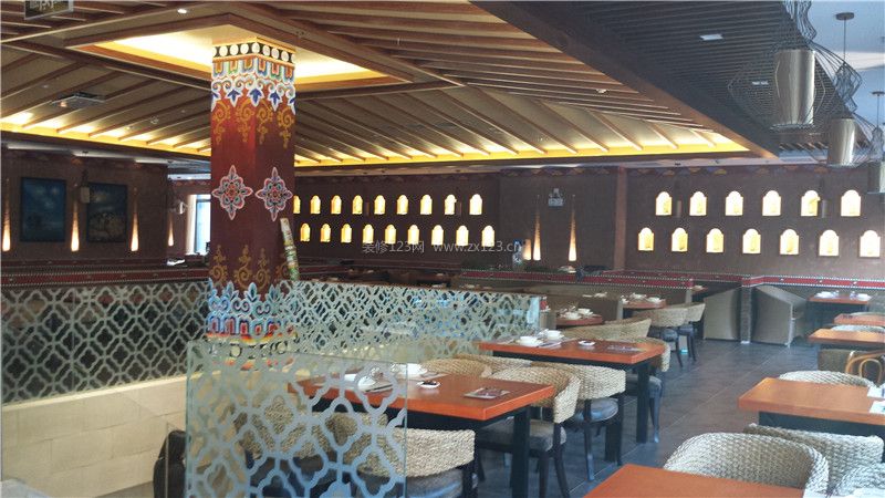 2020东南亚餐厅装修图 2020餐厅玻璃隔断效果图片
