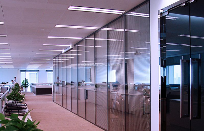 2023大型办公室玻璃隔断墙装饰装修效果图片大全