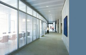 现代办公室装修风格装修效果图片 玻璃墙隔断效果图