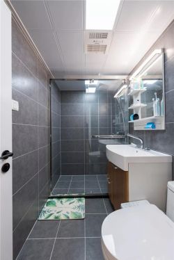 北欧卫生间淋浴房玻璃隔断设计图片