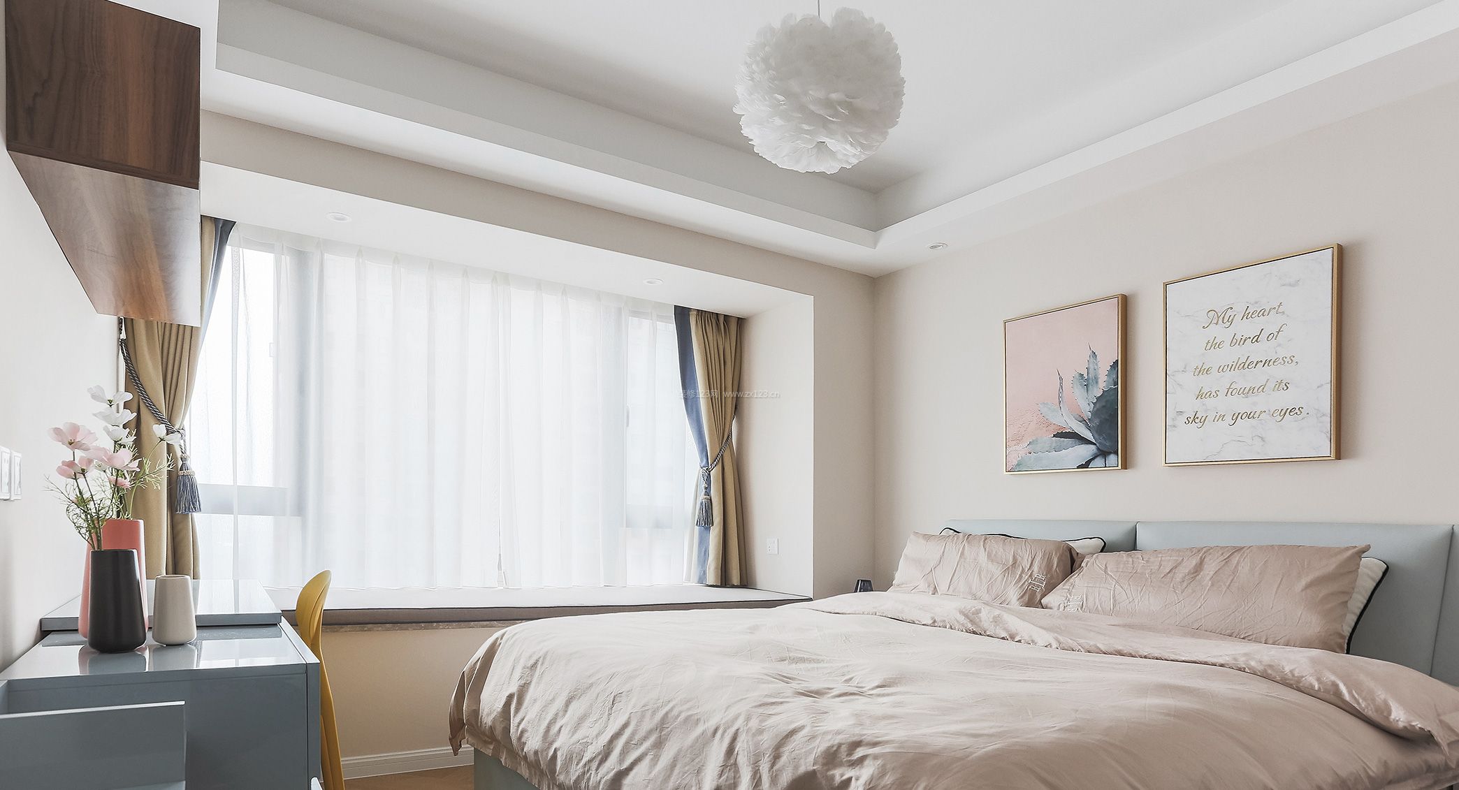 2023现代简单卧室飘窗窗帘装修效果图片