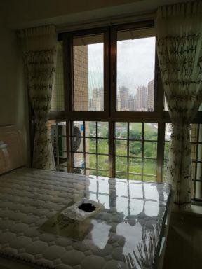 2023现代家庭卧室窗户装修效果图片