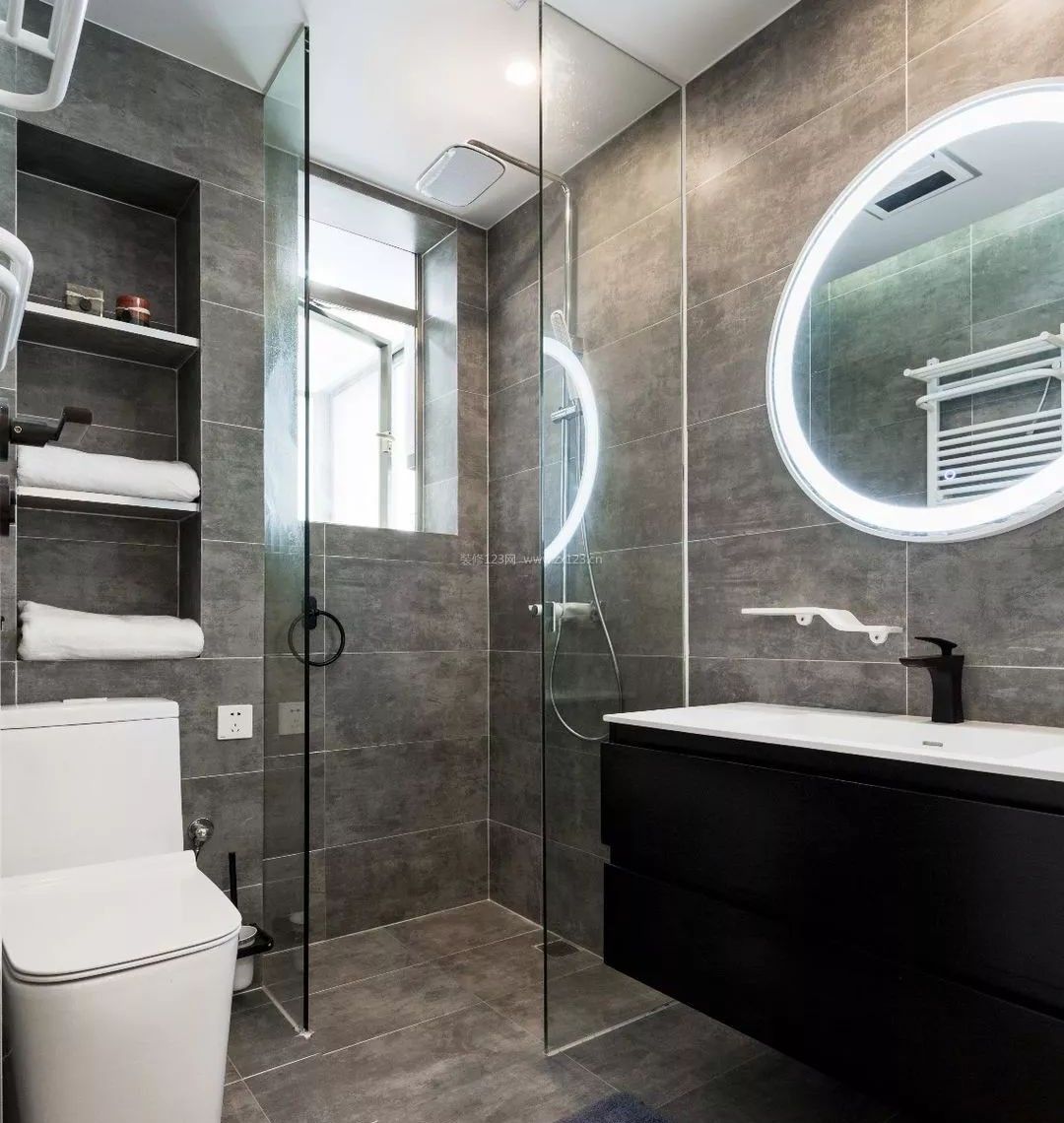2023时尚现代卫生间玻璃淋浴房设计案例